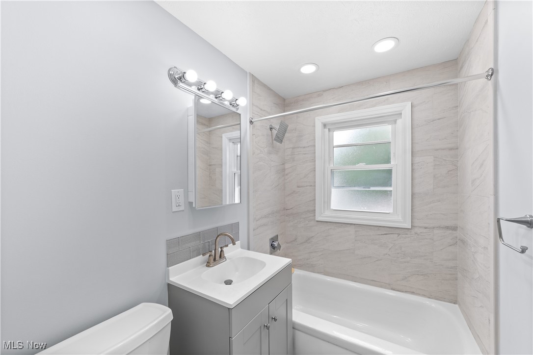 2521 Noble Road Cleveland Heights OH 44121