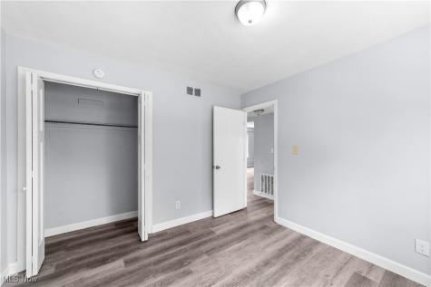 2521 Noble Road Cleveland Heights OH 44121