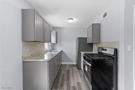 2521 Noble Road Cleveland Heights OH 44121