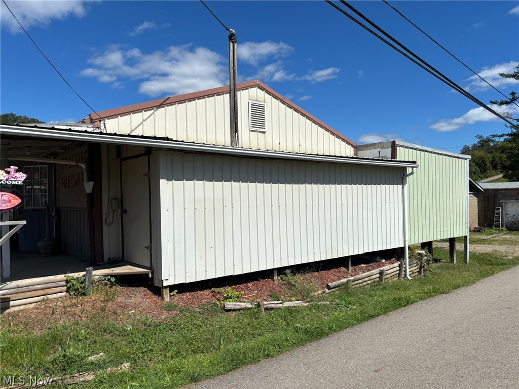 218-1/2 E Muskingum Street Freeport OH 43973