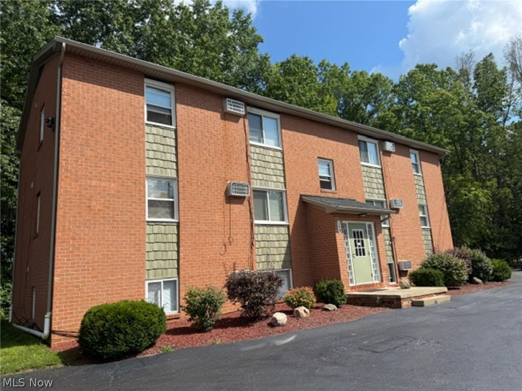 170 Kendall Avenue Campbell OH 44405