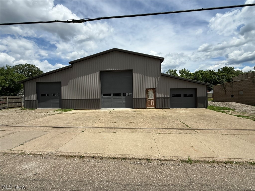 1015 Trenton Avenue Uhrichsville OH 44683