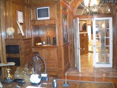 165 2nd Street NW Barberton OH 44203