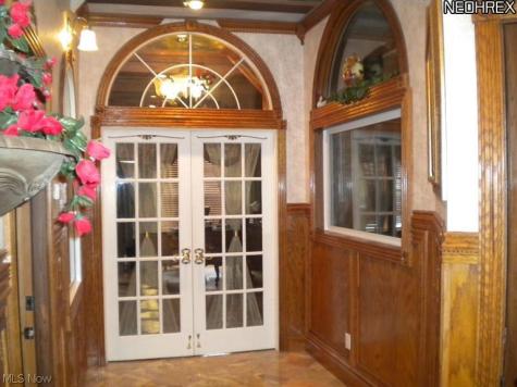 165 2nd Street NW Barberton OH 44203