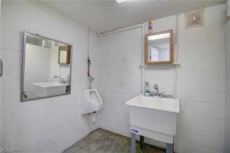 3563 Fulton Road Cleveland OH 44109