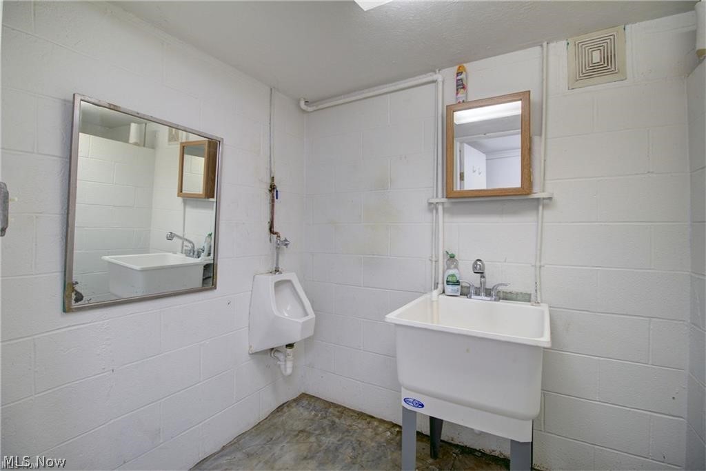 3563 Fulton Road Cleveland OH 44109