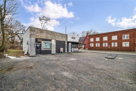 8400-8402 Cedar Avenue Cleveland OH 44103