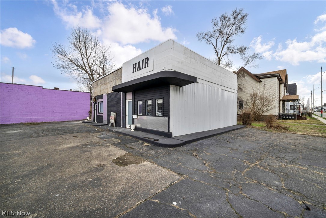 8400-8402 Cedar Avenue Cleveland OH 44103