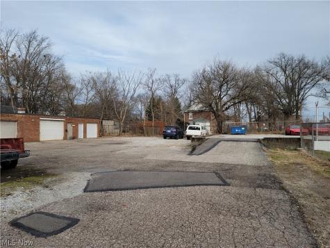 771 Moon Street Akron OH 44307