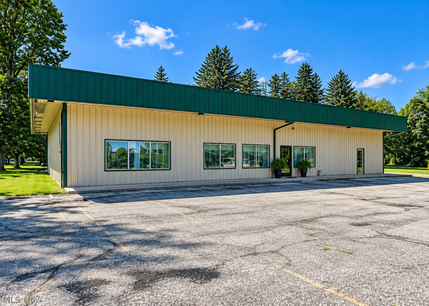 326 W Main Road Conneaut OH 44030