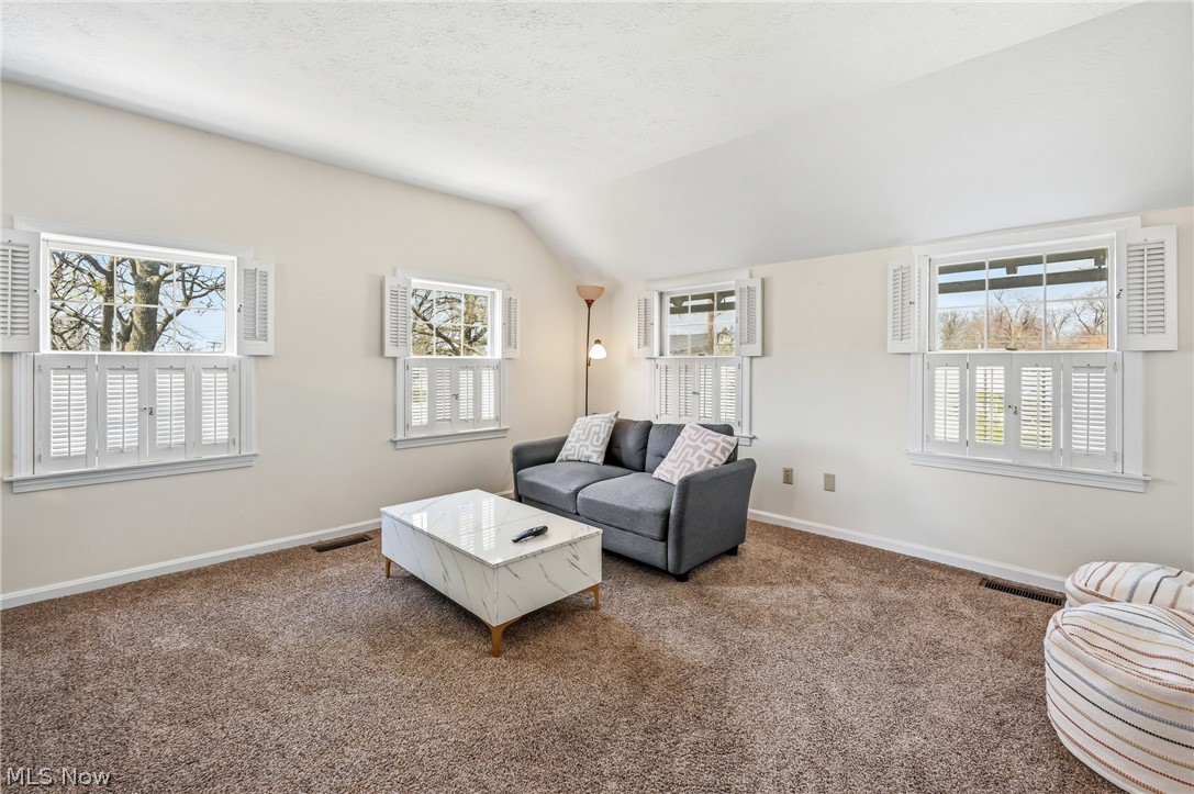 1820 E Market Street Warren OH 44483