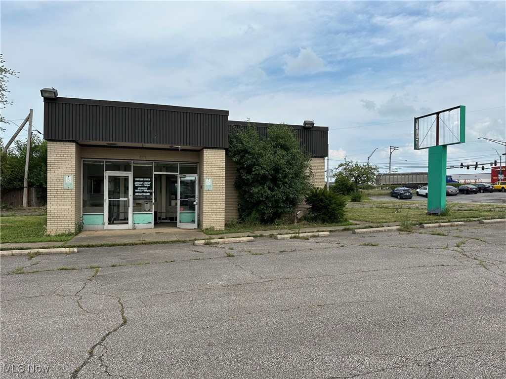 223 Abbe Road N Elyria OH 44035