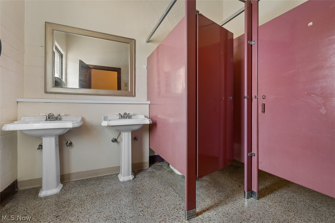 542 W Park Avenue Barberton OH 44203
