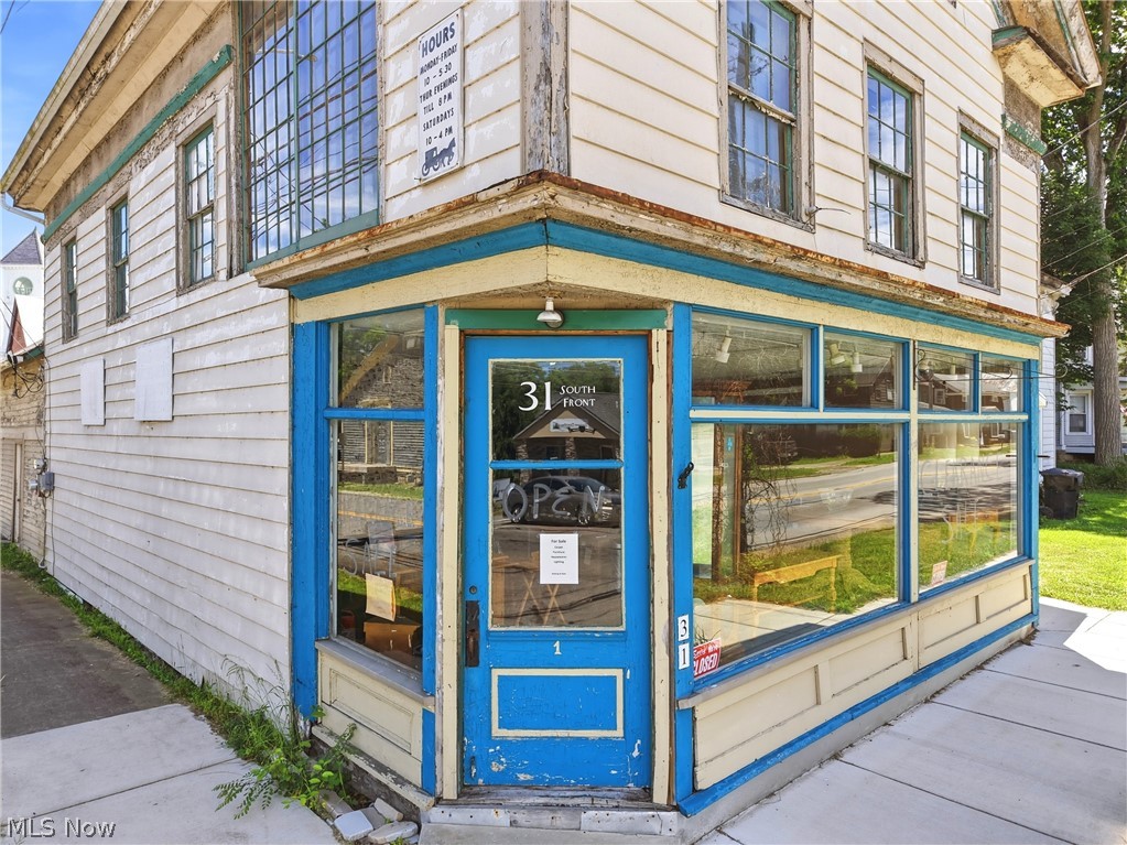31 & 33 S Front Street Burbank OH 44214