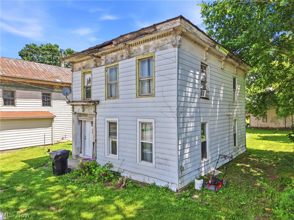 31 & 33 S Front Street Burbank OH 44214
