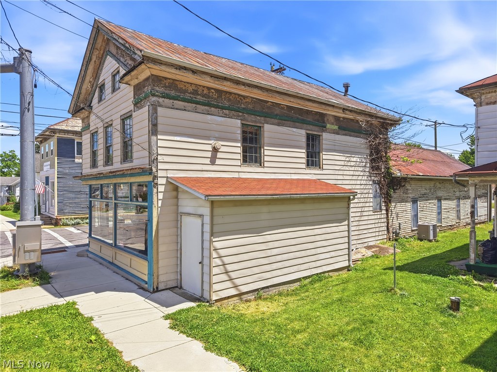 31 & 33 S Front Street Burbank OH 44214