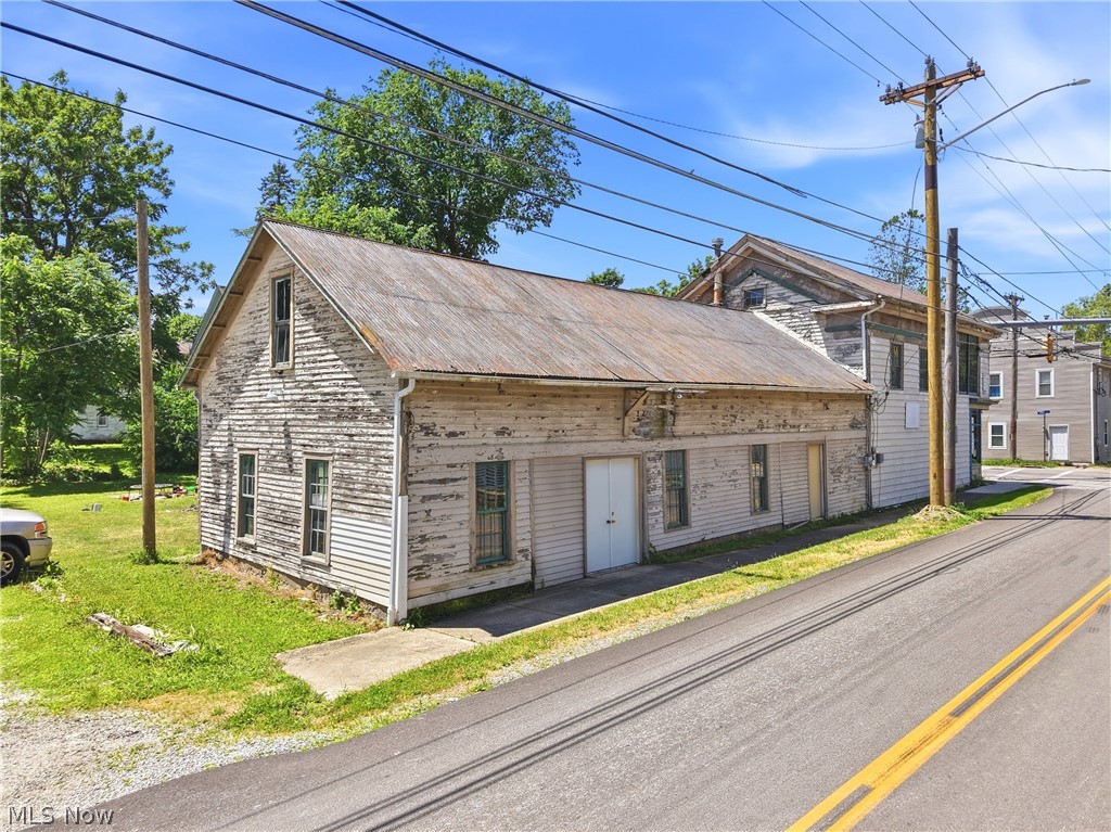 31 & 33 S Front Street Burbank OH 44214