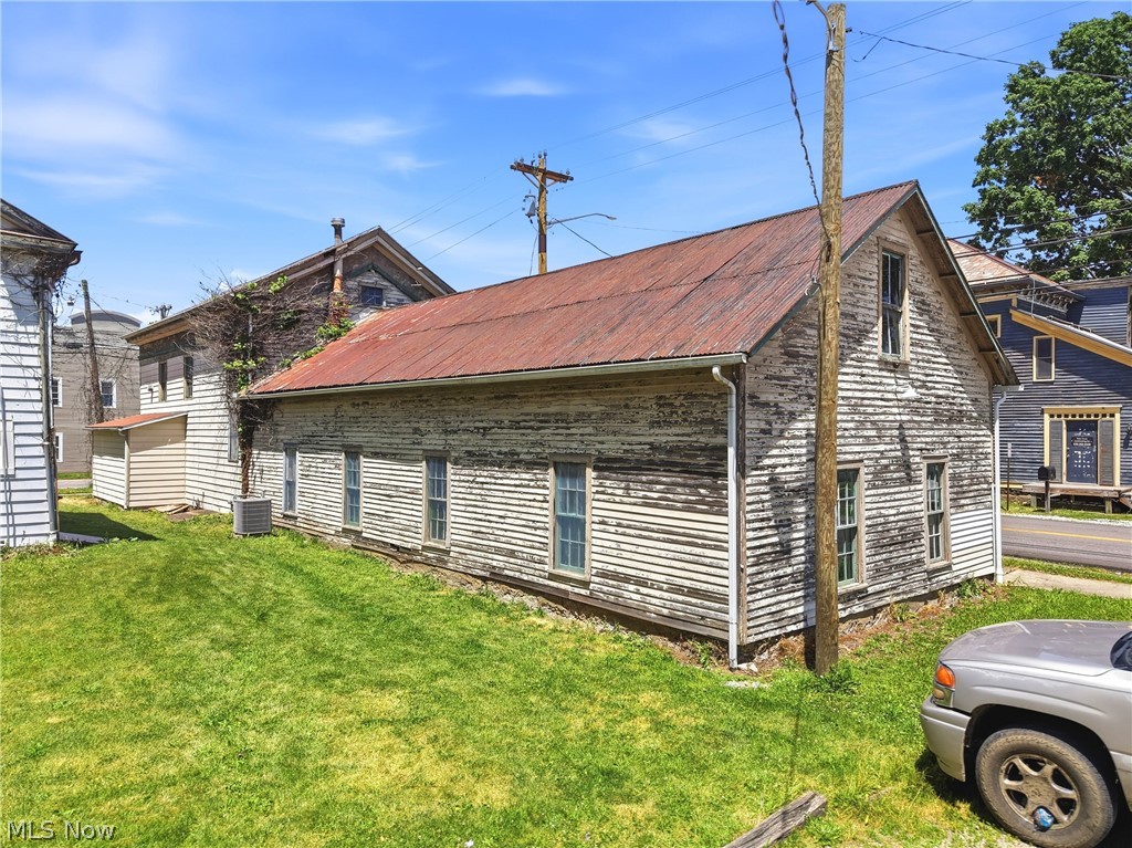 31 & 33 S Front Street Burbank OH 44214