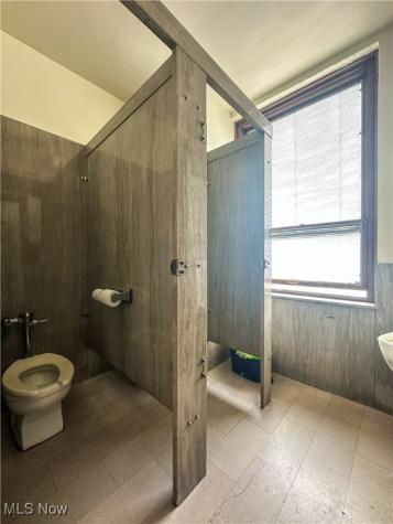 2 S Main Street Niles OH 44446