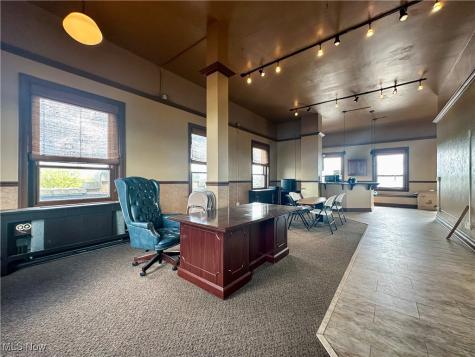 2 S Main Street Niles OH 44446