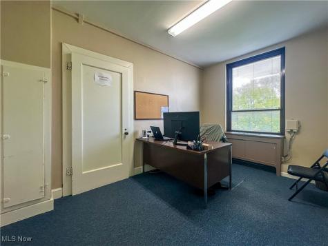 2 S Main Street Niles OH 44446