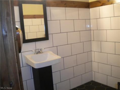 164 2nd Street NW Barberton OH 44203