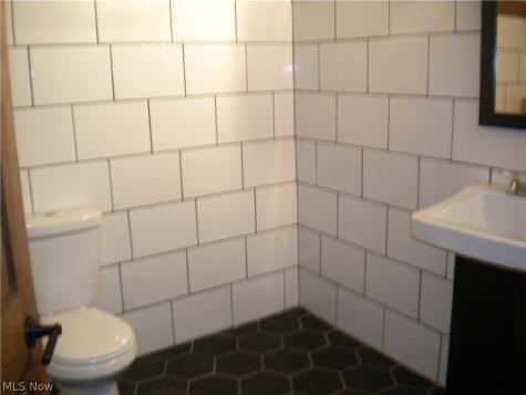 164 2nd Street NW Barberton OH 44203