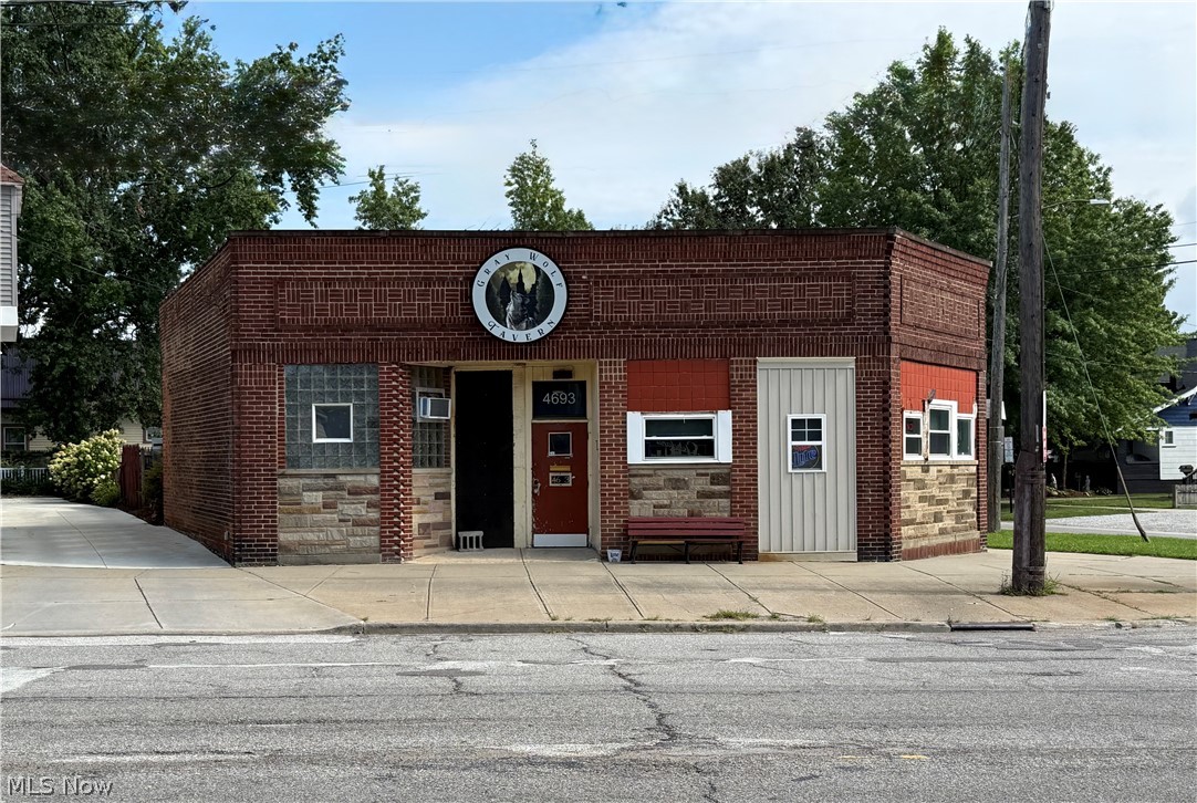 4693 State Road Cleveland OH 44109