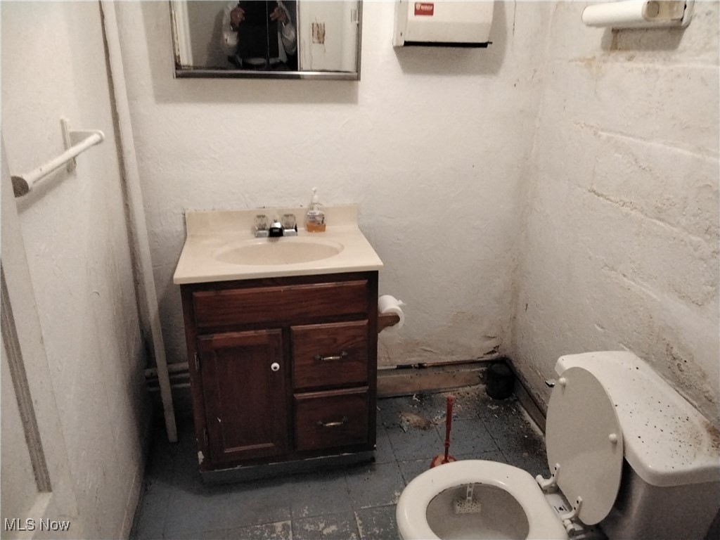 4563 Lee Road Cleveland OH 44128