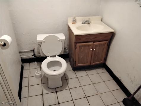 4563 Lee Road Cleveland OH 44128