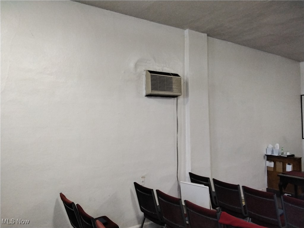 4563 Lee Road Cleveland OH 44128