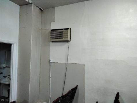 4563 Lee Road Cleveland OH 44128