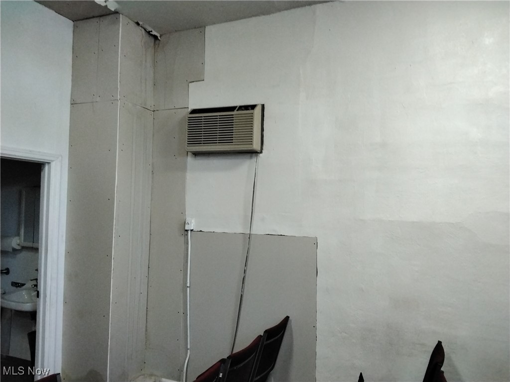 4563 Lee Road Cleveland OH 44128