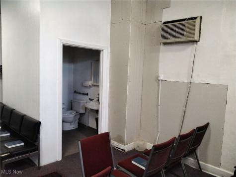 4563 Lee Road Cleveland OH 44128