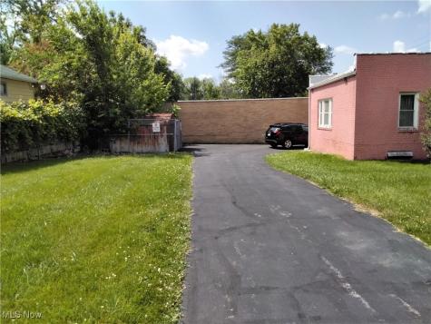 4563 Lee Road Cleveland OH 44128
