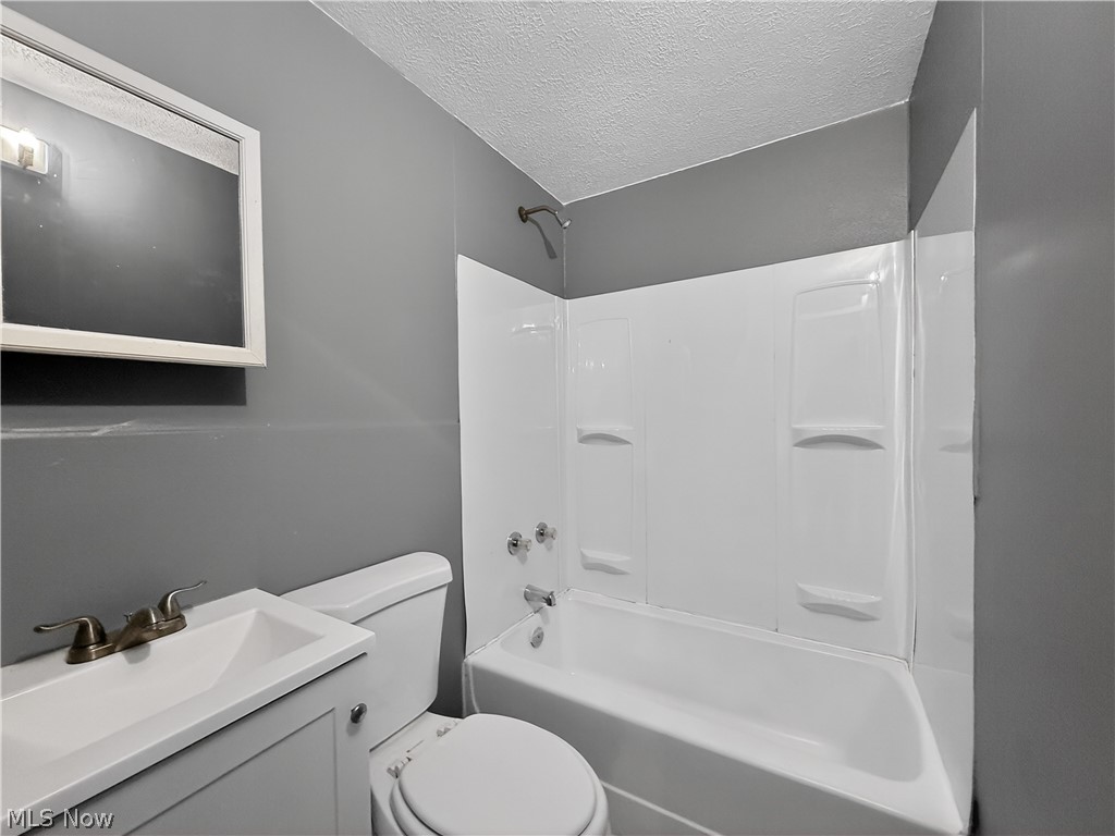 2914-2916 Seneca Avenue Lorain OH 44055