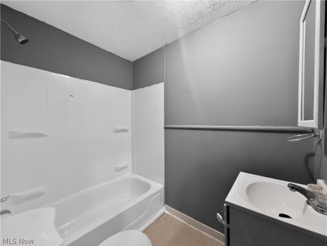 2914-2916 Seneca Avenue Lorain OH 44055