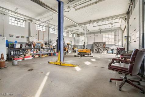 2105 Columbus Road NE Canton OH 44705