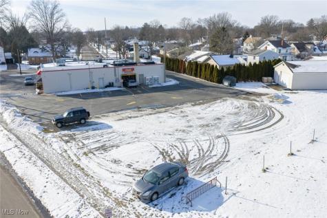 707 N Crater Avenue Dover OH 44622