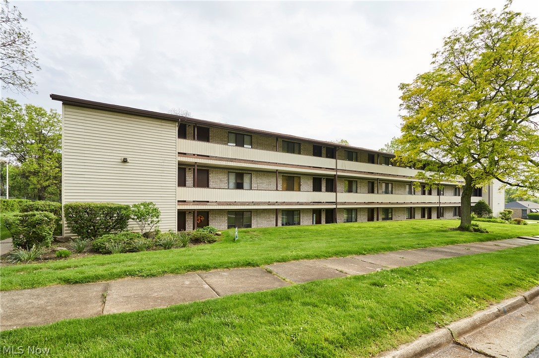 888 Rosamond Avenue Akron OH 44307
