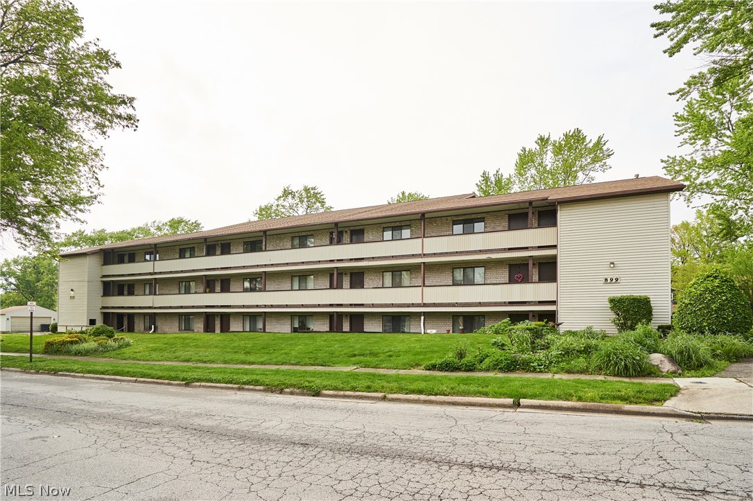 888 Rosamond Avenue Akron OH 44307