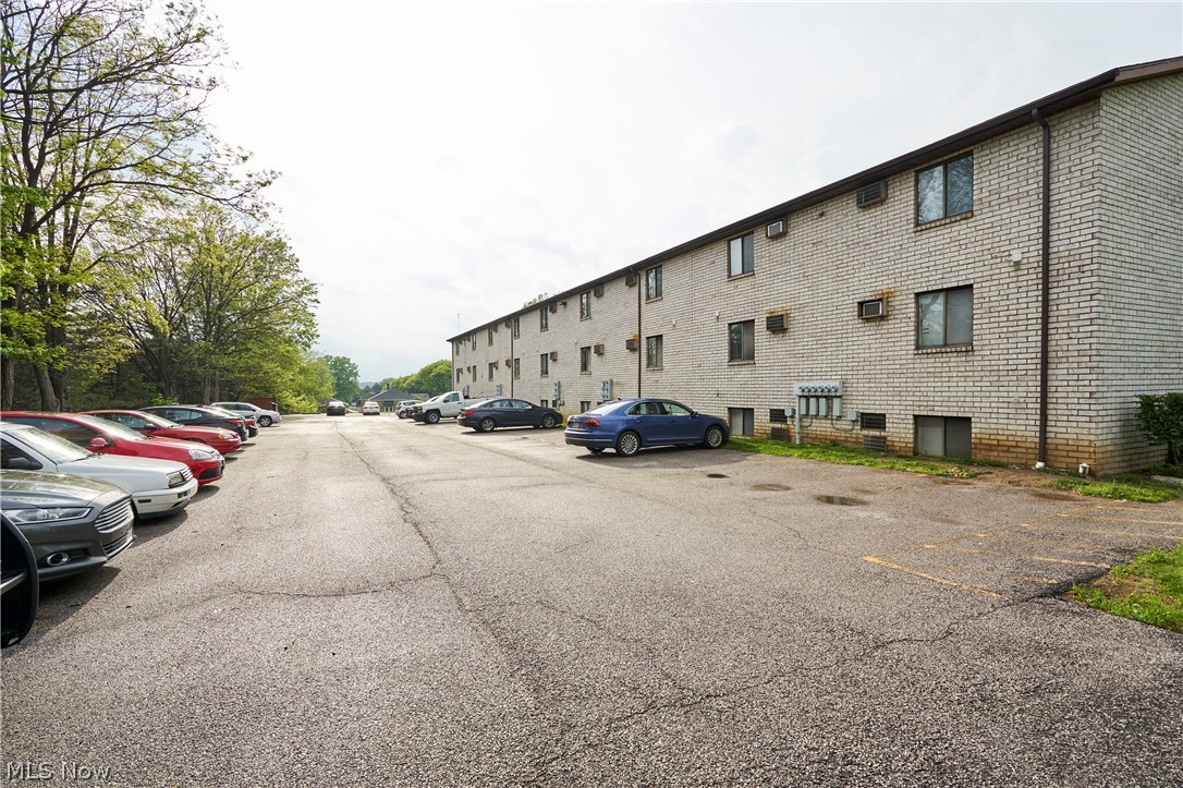 888 Rosamond Avenue Akron OH 44307