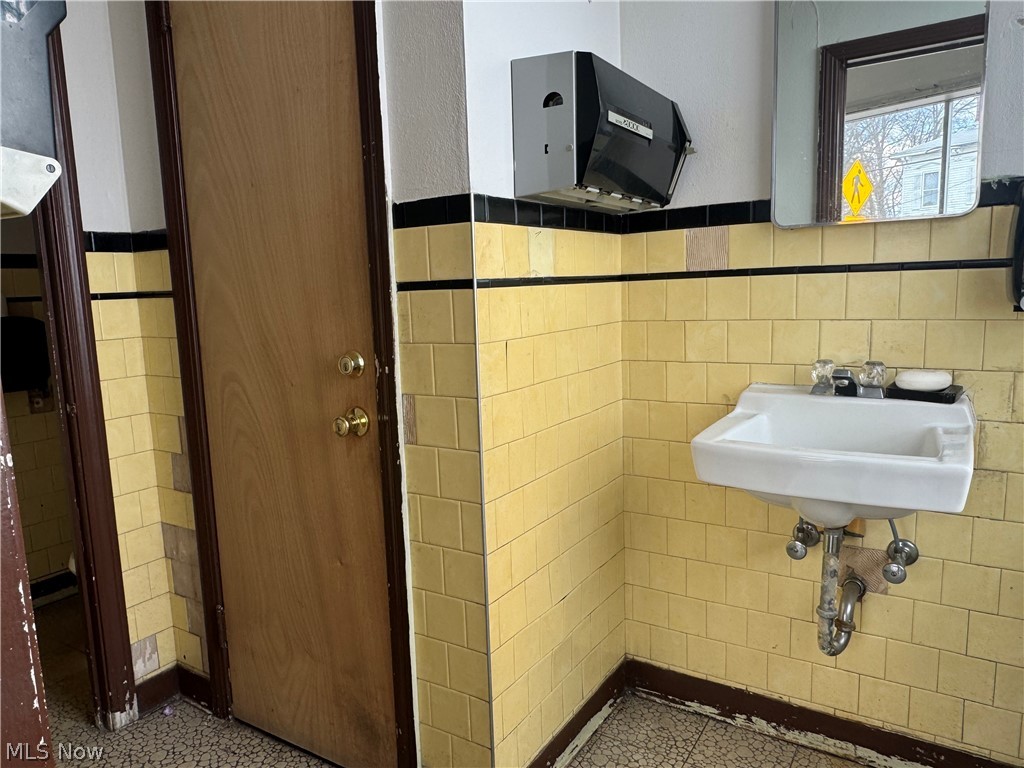 167 Cleveland Street Elyria OH 44035