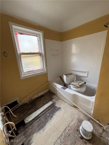 3833 E 144th Street Cleveland OH 44128