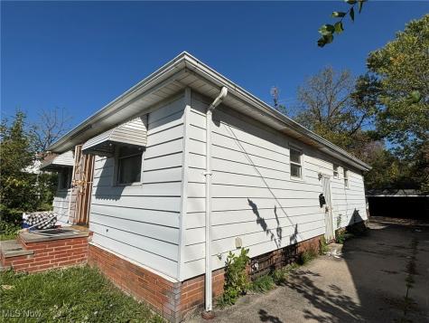 3833 E 144th Street Cleveland OH 44128