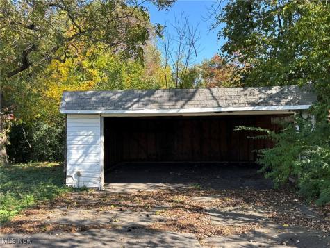 3833 E 144th Street Cleveland OH 44128