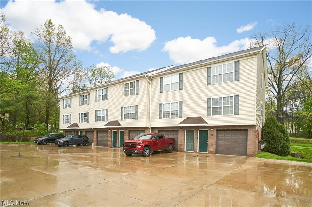 2067-2091 Newberry Street Cuyahoga Falls OH 44221