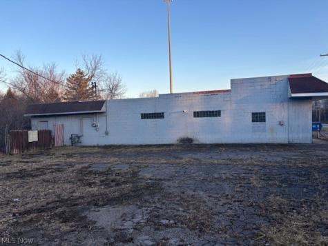 1667 N Main Street Niles OH 44446