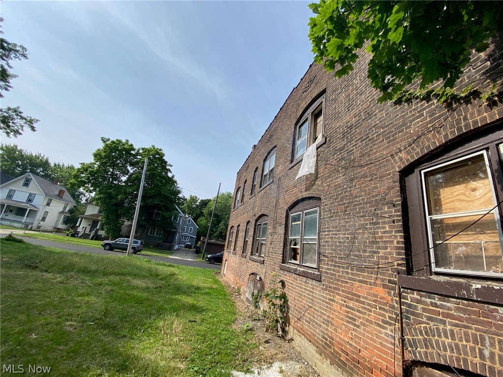 15213 Ridpath Avenue Cleveland OH 44110
