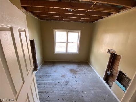 15213 Ridpath Avenue Cleveland OH 44110